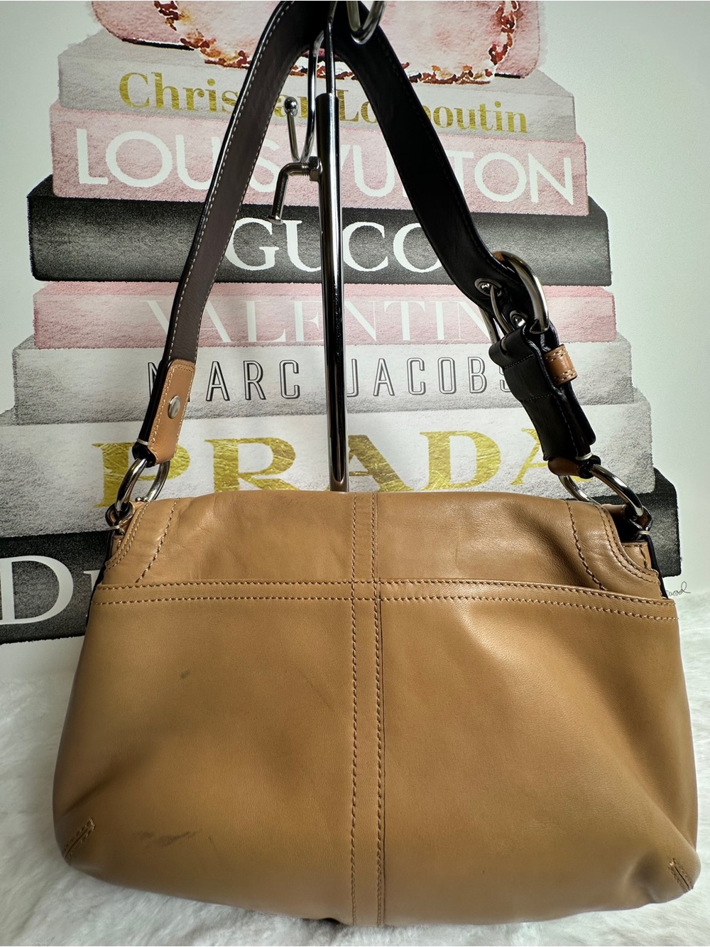 Coach Soho Leather Flap
Shoulder Bag Camel Buckle
Strap Vintage Y2K - Picture 4 of 14